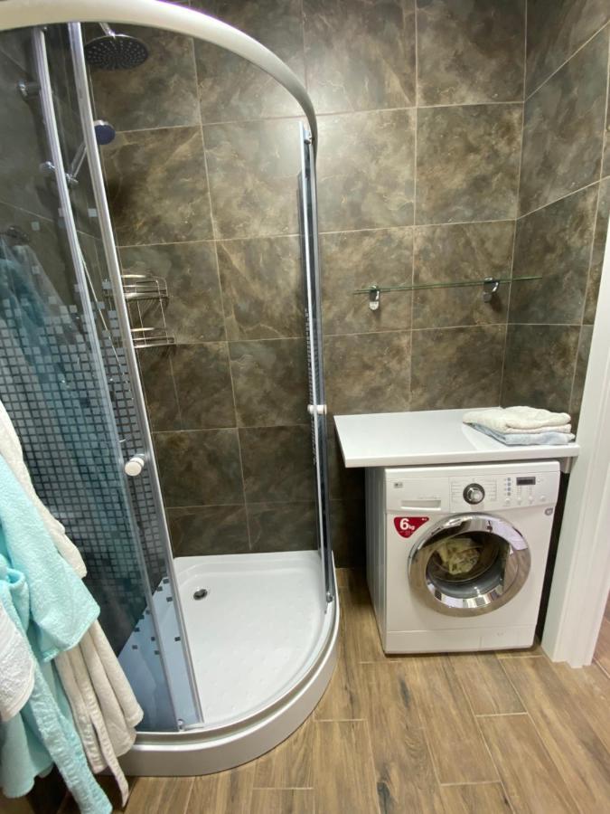 Нові Апартаменти По Вулиці Роксолани16 トラスコヴェッツ エクステリア 写真