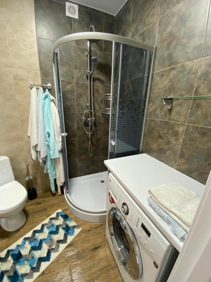 Нові Апартаменти По Вулиці Роксолани16 トラスコヴェッツ エクステリア 写真